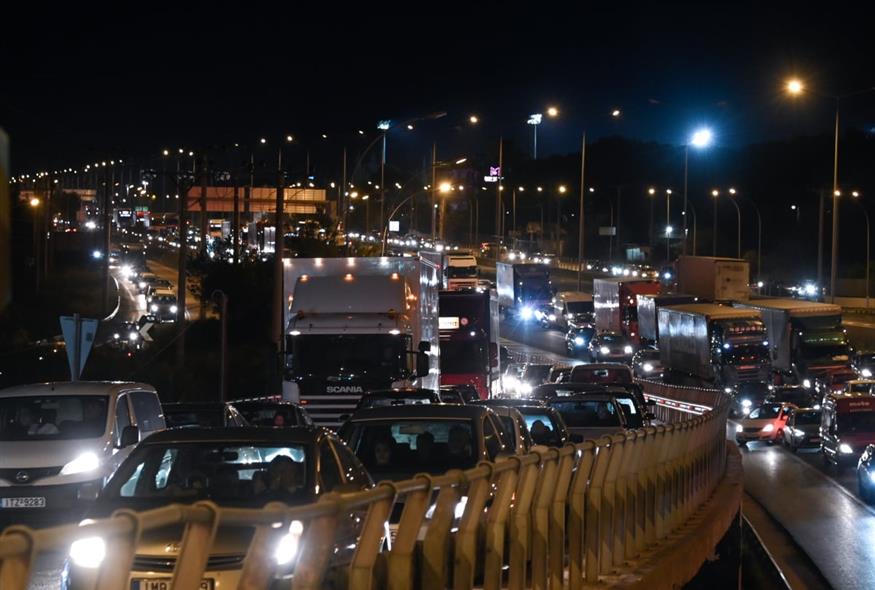 Κίνηση στην Αθηνών - Λαμίας (ΜΙΧΑΛΗΣ ΚΑΡΑΓΙΑΝΝΗΣ/EUROKINISSI)