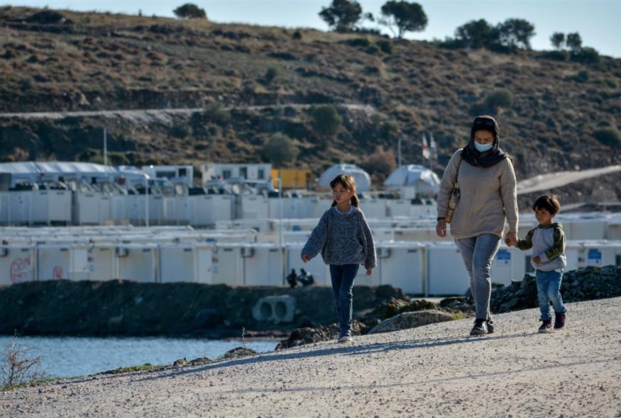 Δομή μεταναστών στη Λέσβο (AP)