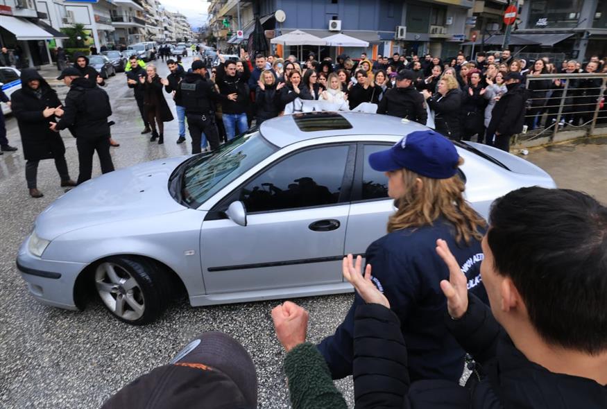 Μεταγωγή του ιδιοκτήτη της «Βιολάντα» (INTIME NEWS/ΚΥΔΩΝΑΣ ΓΙΩΡΓΟΣ)