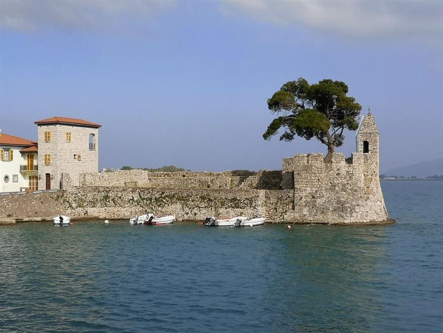 Ο πύργος του φάρου του βενετσιάνικου κάστρου απ΄όπου πήδηξε ο 17χρονος / Φωτογραφία ethnos.gr