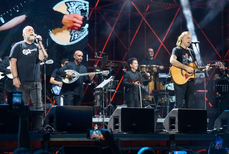 ΠΥΞ ΛΑΞ (NDP Photos)