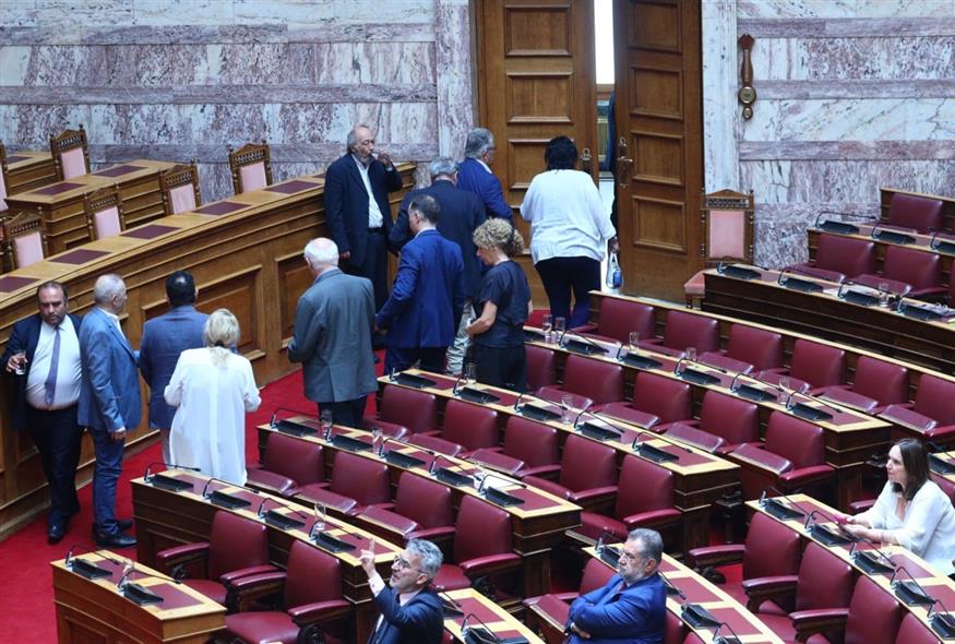 ΣΥΖΗΤΗΣΗ ΣΤΗΝ ΟΛΟΜΕΛΕΙΑ ΤΗΣ ΒΟΥΛΗΣ ΤΟΥ ΠΟΡΙΣΜΑΤΟΣ ΤΗΣ ΠΡΟΑΝΑΚΡΙΤΙΚΗΣ ΕΠΙΤΡΟΠΗΣ ΓΙΑ ΤΟΝ ΚΩΝΣΤΑΝΤΙΝΟ ΚΑΡΑΜΑΝΛΗ ΓΙΑ ΤΟ ΔΥΣΤΥΧΗΜΑ ΤΩΝ ΤΕΜΠΩΝ (ΓΙΑΝΝΗΣ ΠΑΝΑΓΟΠΟΥΛΟΣ/EUROKINISSI)