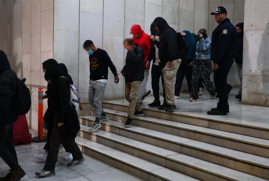 Στον εισαγγελέα οι συλληφθέντες για τη φοροδιαφυγή του «Χωριάτικου» (INTIME NEWS / ΜΗΤΣΑΚΟΣ ΔΗΜΗΤΡΗΣ)