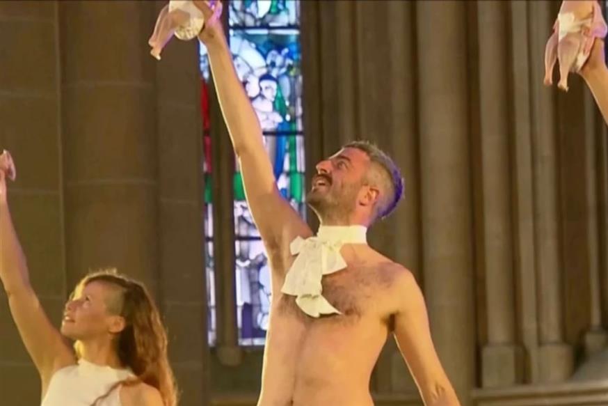 Γερμανία: Παράσταση με ωμά κοτόπουλα και πάνες σε καθεδρικό ναό προκάλεσε σάλο (AP)