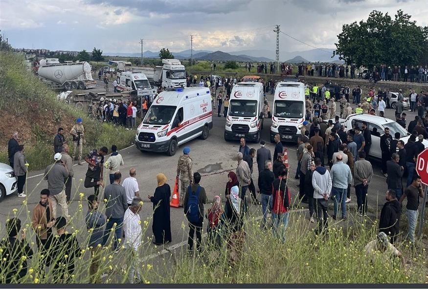 Τουρκία: Νεκροί και τραυματίες από σύγκρουση βυτιοφόρου και μικρού λεωφορείου (X)