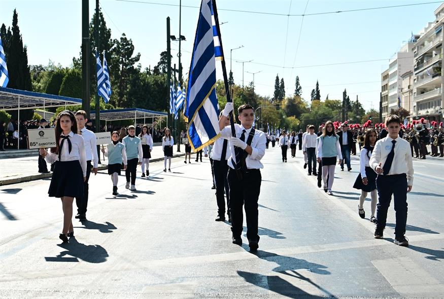 Μαθητική παρέλαση για την 28η Οκτωβρίου (ΚΩΣΤΑΣ ΤΖΟΥΜΑΣ/EUROKINISSI)