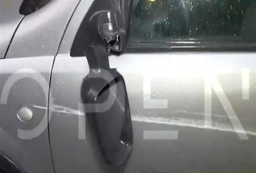 Αποκλειστικές εικόνες του OPEN από τις ζημιές που προκάλεσε σε οχήματα η πορεία του φορτηγού (screenshot/Glomex)