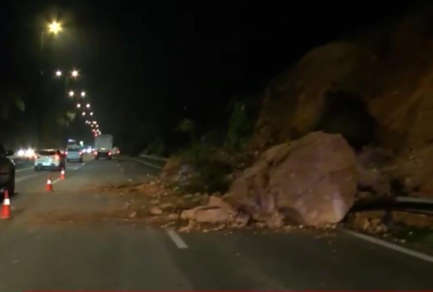 Πτώση βράχων στη Λεωφόρο Αθηνών (OPEN)