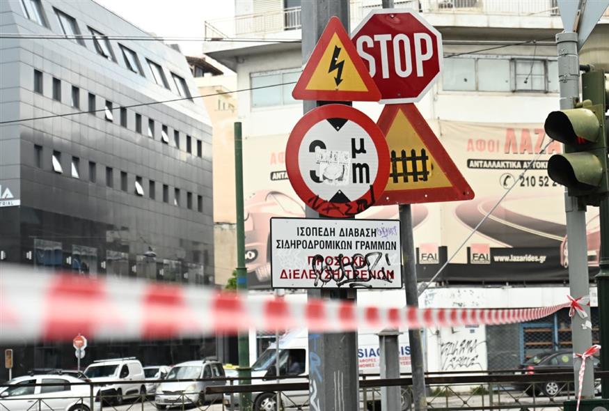 Διάβαση τρένου - Φωτογραφία αρχείου (ΚΩΣΤΑΣ ΤΖΟΥΜΑΣ/EUROKINISSI)