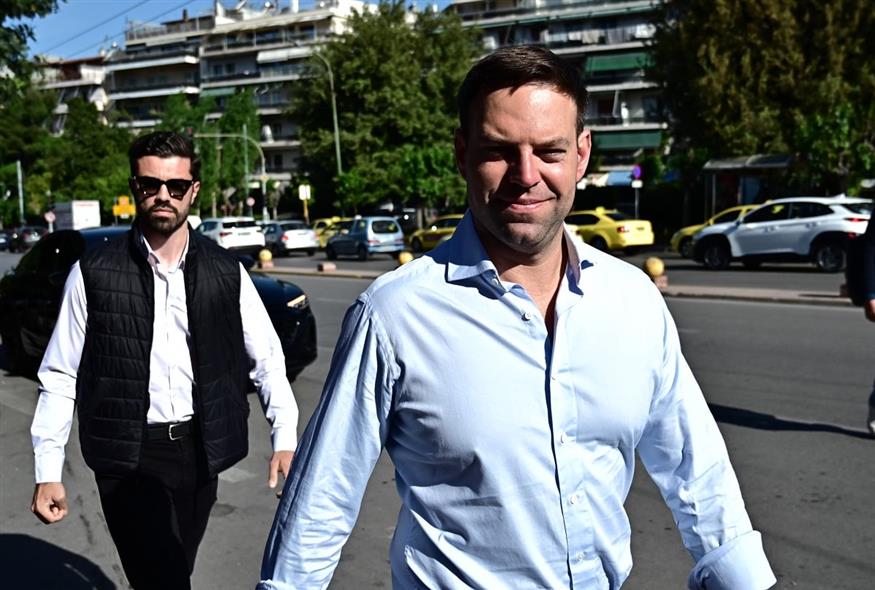 Ο Στέφανος Κασσελάκης έξω από τα δικαστήρια της Ευελπίδων (ΚΩΣΤΑΣ ΤΖΟΥΜΑΣ/EUROKINISSI)