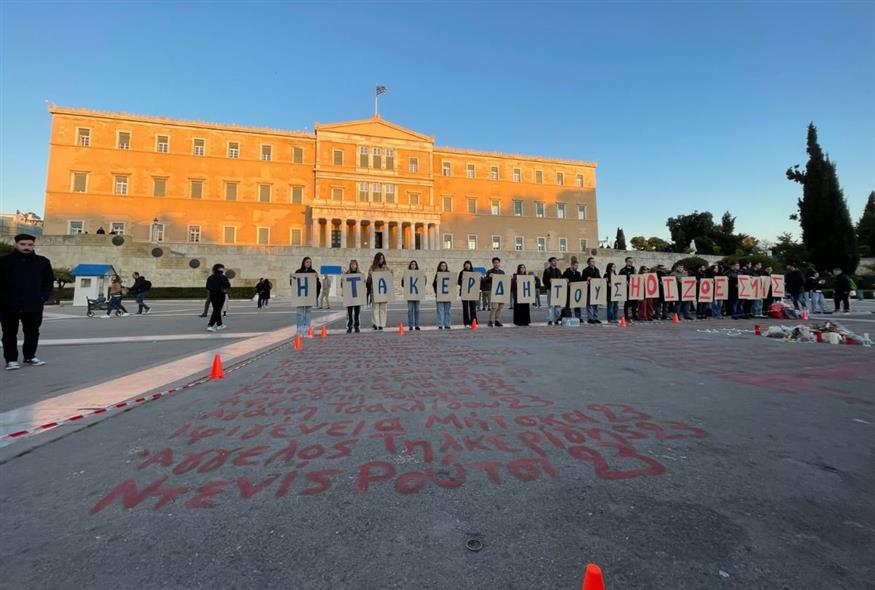 Συγκέντρωση στο Σύνταγμα για το δυστύχημα στα Τέμπη (Γιάννης Ζιάκας/ethnos.gr)