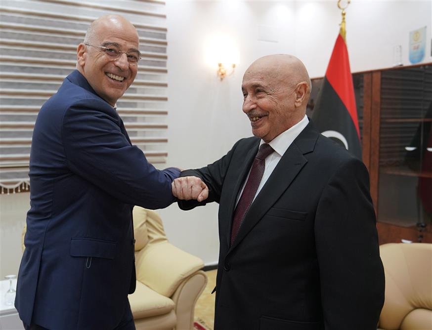 Ο υπουργός Εξωτερικών Νίκος Δένδιας με τον πρόεδρο του λιβυκού Κοινοβουλίου Ακίλα Σάλεχ