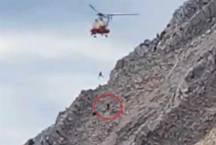 (Το σούπερ πούμα με το οποίο μεταφέρθηκε ο 56χρονος στο Ρίο (Screenshot)