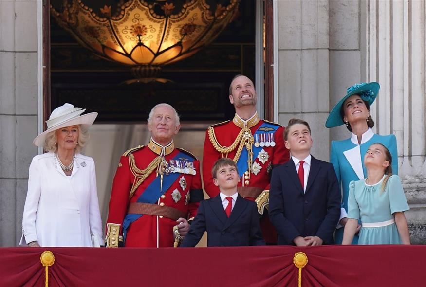 Η βασιλική οικογένεια στο φετινό Trooping the Colour (AP)