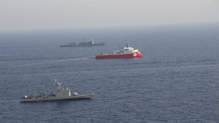 Τουρκικά πολεμικά συνοδεύουν το ερευνητικό σκάφος Barbaros (Φωτογραφία αρχείου από το τουρκικό Πολεμικό Ναυτικό)