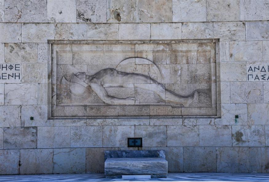 Το Μνημείο του Αγνώστου Στρατιώτη (ΓΙΩΡΓΟΣ ΚΟΝΤΑΡΙΝΗΣ/EUROKINISSI)