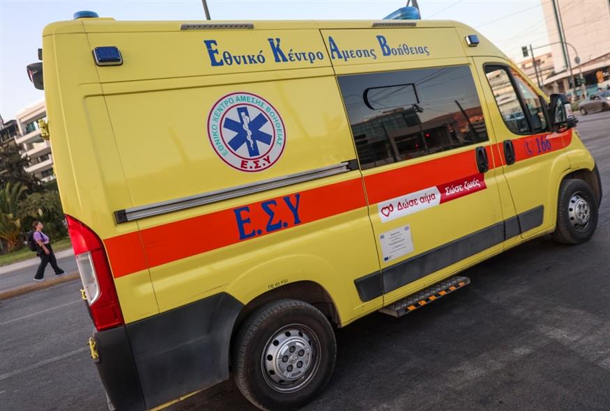 ΑΣΘΕΝΟΦΟΡΟ ΕΚΑΒ (ΓΙΑΝΝΗΣ ΠΑΝΑΓΟΠΟΥΛΟΣ/ EUROKINISSI)