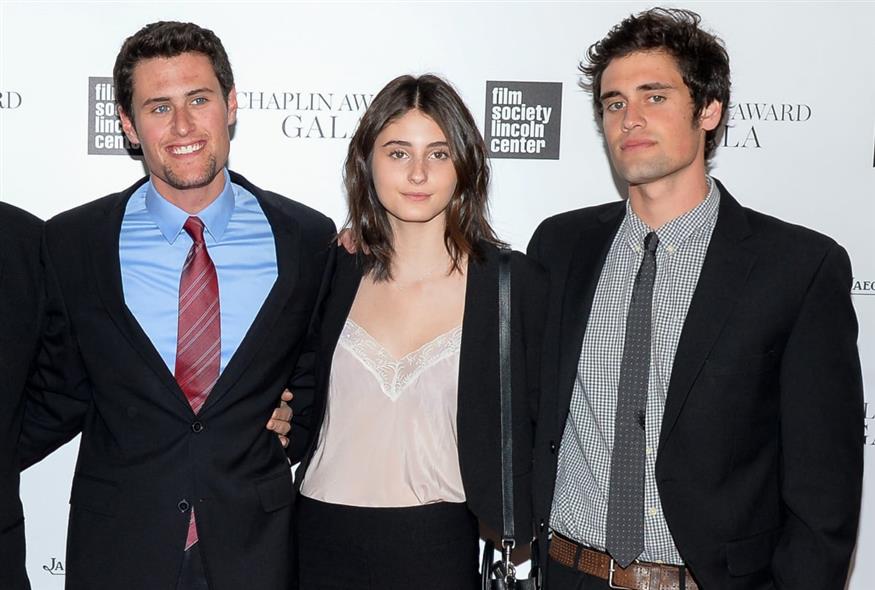 Στα δεξιά ο Νικ Ράινερ, δίπλα στα αδέλφια του (Photo by Evan Agostini/Invision/AP)