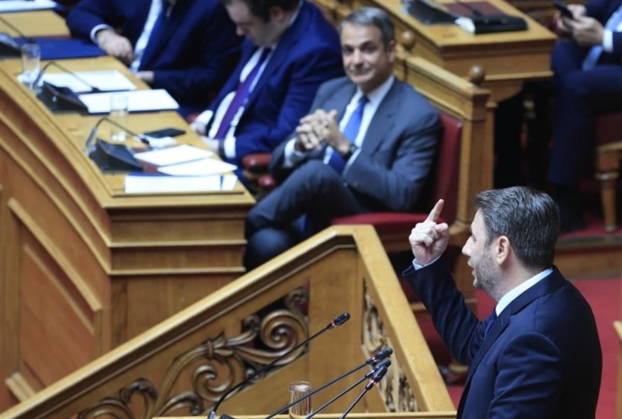 Στα ύψη η πολιτική αντιπαράθεση Μητσοτάκη – Ανδρουλάκη (EUROKINISSI)