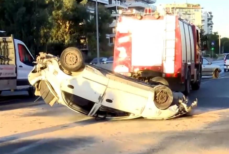 Τροχαίο στη Λ. Ποσειδώνος/skaitv