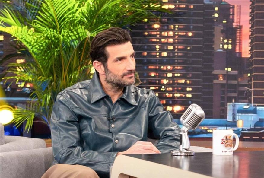 Ο Νίκος Κουρής στην εκπομπή «The 2Night Show» (Copyright:Instagram)
