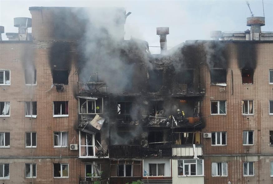 Ρωσικό χτύπημα στο Χάρκοβο (AP Photo/Andrii Marienko)