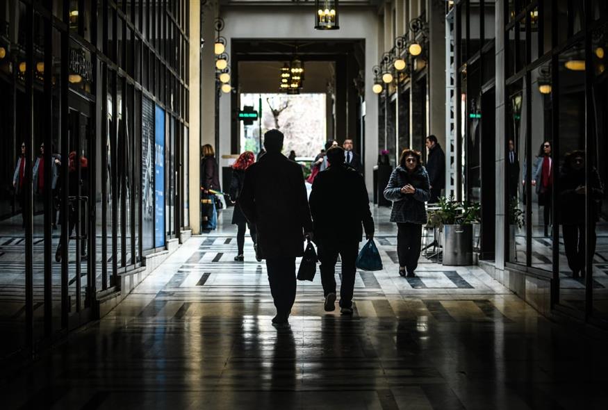 Κόσμος στην Αθήνα (EUROKINISSI/ΤΑΤΙΑΝΑ ΜΠΟΛΑΡΗ)