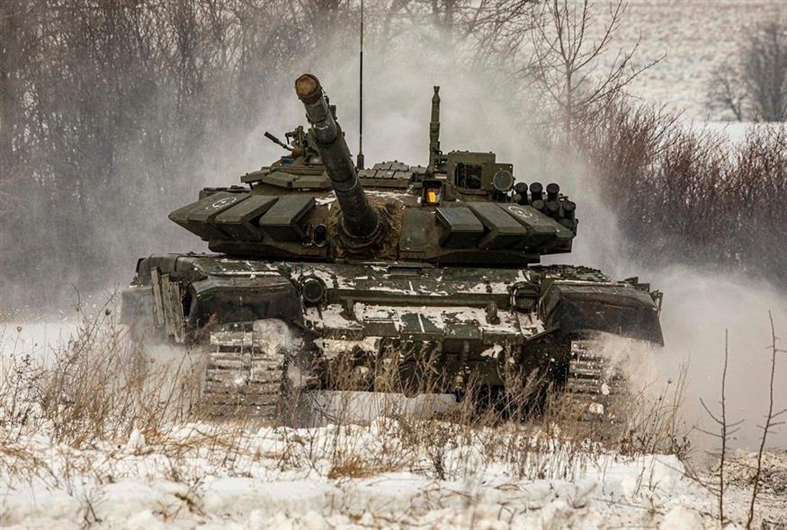 Κρίσιμες ώρες στα σύνορα Ουκρανίας - Ρωσίας / Russian Defense Ministry Press Service via AP