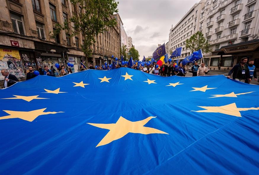 Συγκέντρωση για την Ημέρα της Ευρώπης στο Βουκουρέστι (AP Photo/Vadim Ghirda)