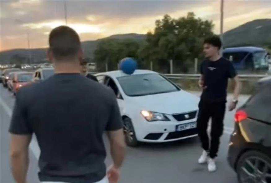 Έπαιξαν μπάλα στην Εθνική Οδό