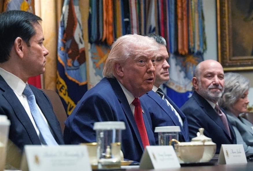 Η κυβέρνηση Τραμπ στον Λευκό Οίκο (AP)