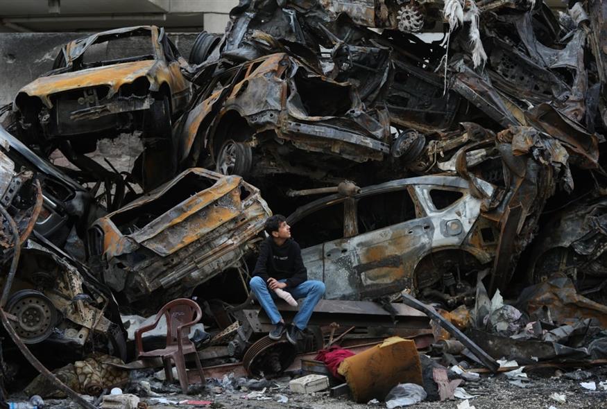Συντρίμμια πολέμου (AP Photo/Hassan Ammar)