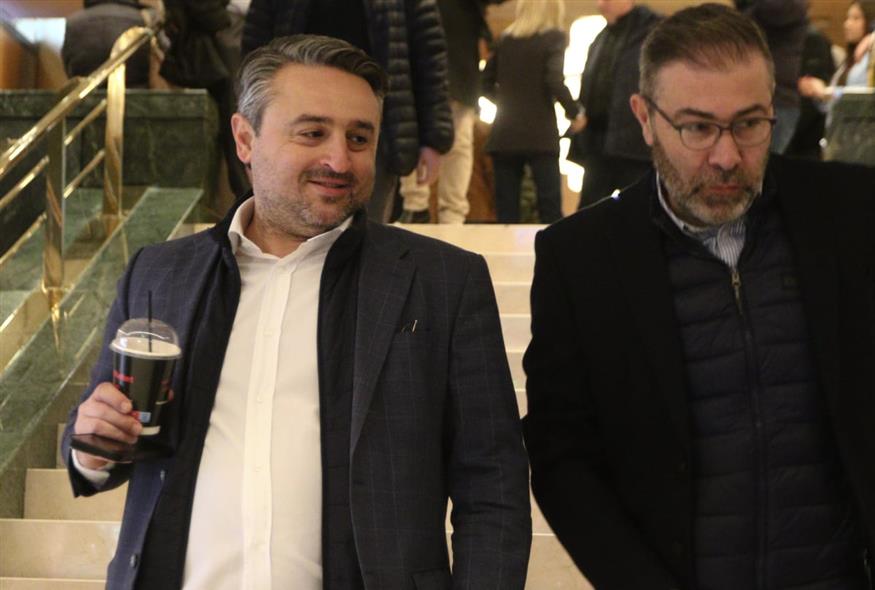 Στα αριστερά ο Αντώνης Σαουλίδης (ΧΡΗΣΤΟΣ ΜΠΟΝΗΣ/EUROKINISSI)