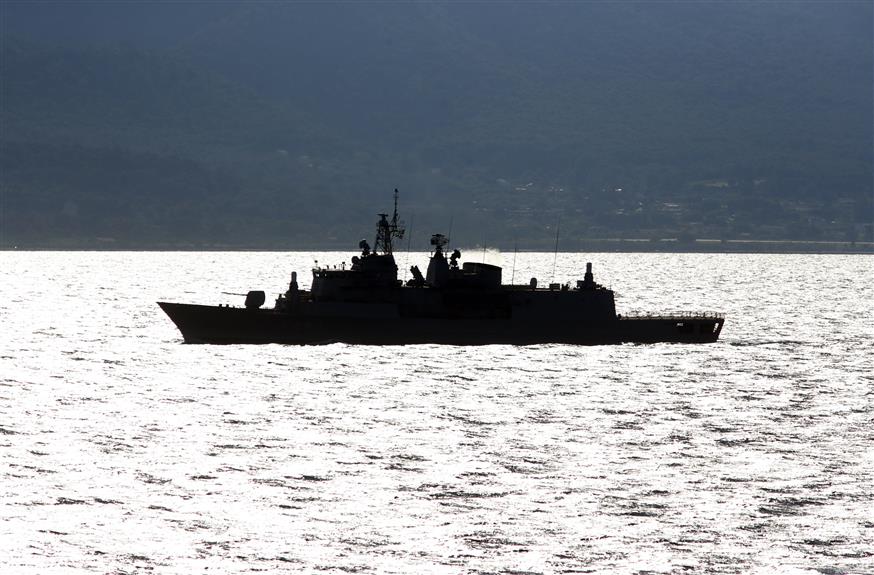 Πλοίο σε άσκηση (AP Photo/Lefteris Pitarakis)