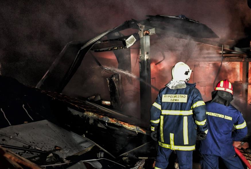 Φωτιά σε κατάστημα (Eurokinissi)