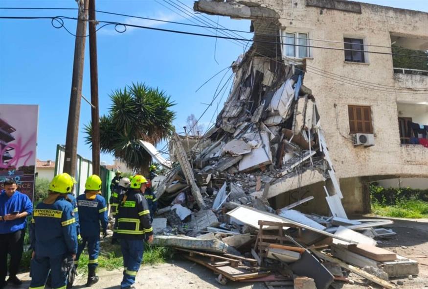 Γερμασόγεια: Κατέρρευσε μέρος διώροφης πολυκατοικίας (philenews.com)