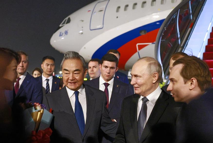 (Vladimir Smirnov, Sputnik, Kremlin Pool Photo via AP)