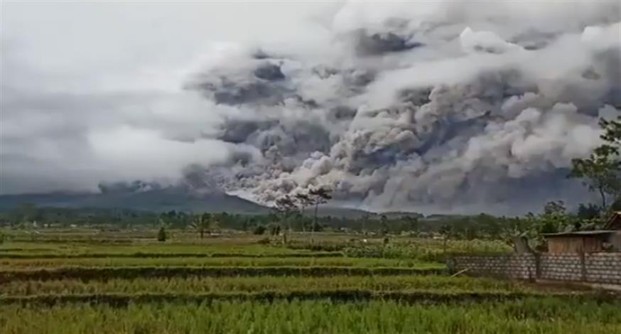 Έκρηξη ηφαιστείου Σεμέρου στην Ινδονησία/Twitter @BNPB_Indonesia