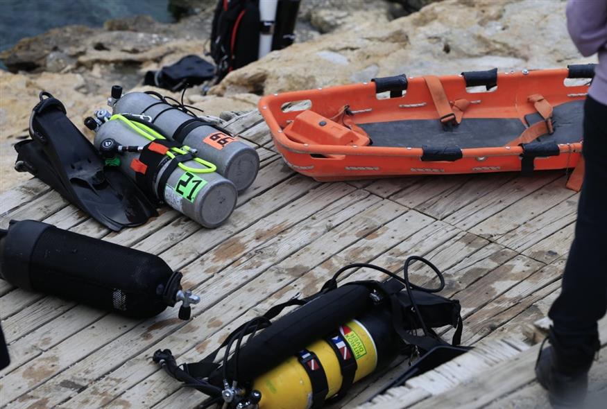 Επιχείρηση στη Βουλιαγμένη (ΓΙΩΡΓΟΣ ΚΟΝΤΑΡΙΝΗΣ/EUROKINISSI)