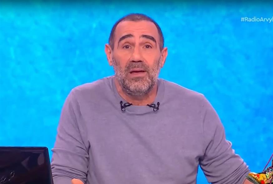 Ο Αντώνης Κανάκης στην εκπομπή «Ράδιο Αρβύλα»