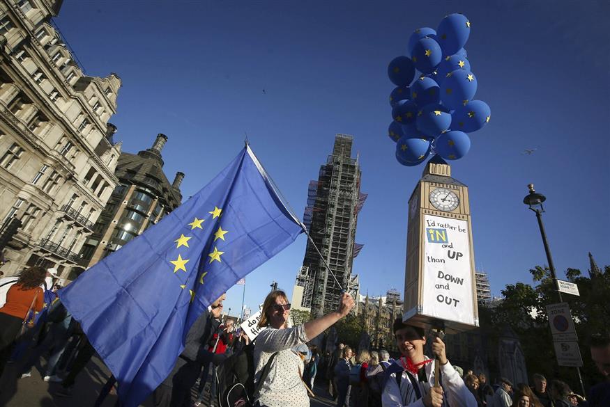 Διαδηλωτές κατά του Brexit στο Λονδίνο (AP)