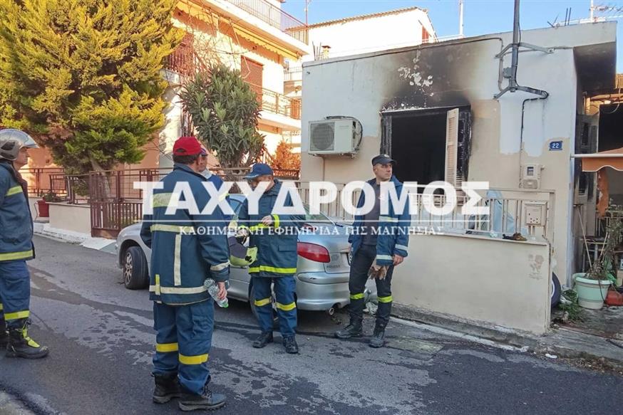 Το σπίτι που κάηκε στον Βόλο (taxydromos.gr)