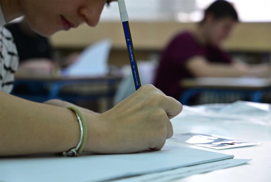 Η πρεμιέρα των πανελληνίων του 2026 (ΤΑΤΙΑΝΑ ΜΠΟΛΑΡΗ/EUROKINISSI)