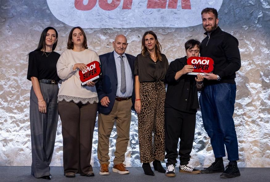 (από αριστερά) Σοφία Βουκάντση (Αναπληρώτρια Γενική Διευθύντρια Συλλόγου Συνδρόμου Down Ελλάδος), Ρωξάνη (ωφελούμενη), Νίκος Ζαΐμης (Πρόεδρος Συλλόγου Down Ελλάδος), Ζωή Μαυροφόρα (Brand Manager SUPERBET Greece), Ορφέας (ωφελούμενος), Ιορδάνης Βασιλειάδης (Sponsorship Manager ΠΑΕ ΠΑΟΚ)