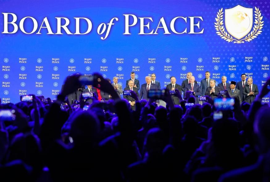 Ο Τραμπ παρουσιάζει το «Συμβούλιο Ειρήνης» (AP Photo/Markus Schreiber)