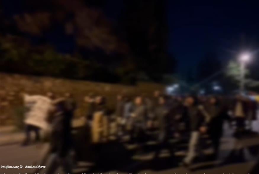 Πορεία Ρουβίκωνα στο σπίτι της Κεραμέως (FACEBOOK)