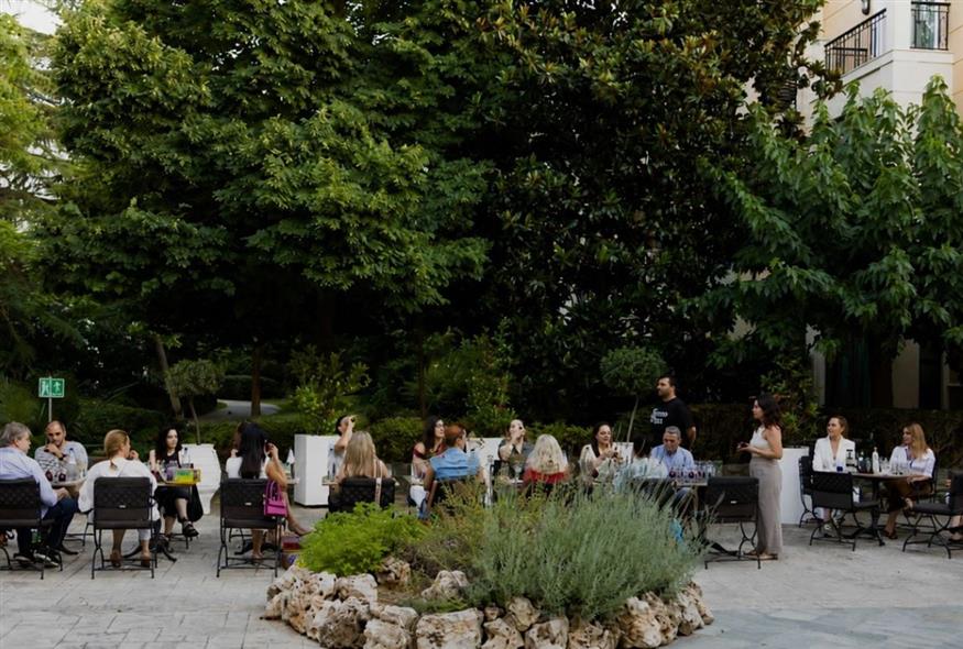 Γευσιγνωσία στους κήπους του Hyatt