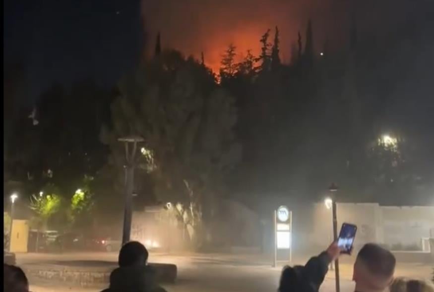 Φωτιά κοντά στο μετρό Άγιος Ιωάννης (screenshot)