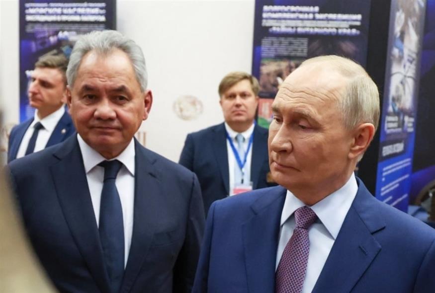 Ο Σεργκέι Σόιγκου και ο Βλαντιμίρ Πούτιν (AP)