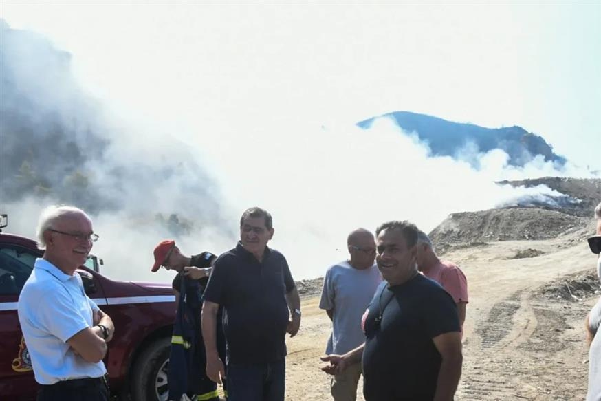 Ο δήμαρχος Πάτρας Κώστας Πελετίδης στις εστίες φωτιάς (ΕUROKINISSI)